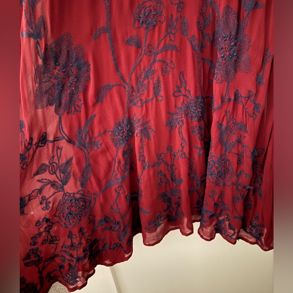 Midi Anthropologie (Maeve) maroon dress with embroidery - Picture 4 of 4